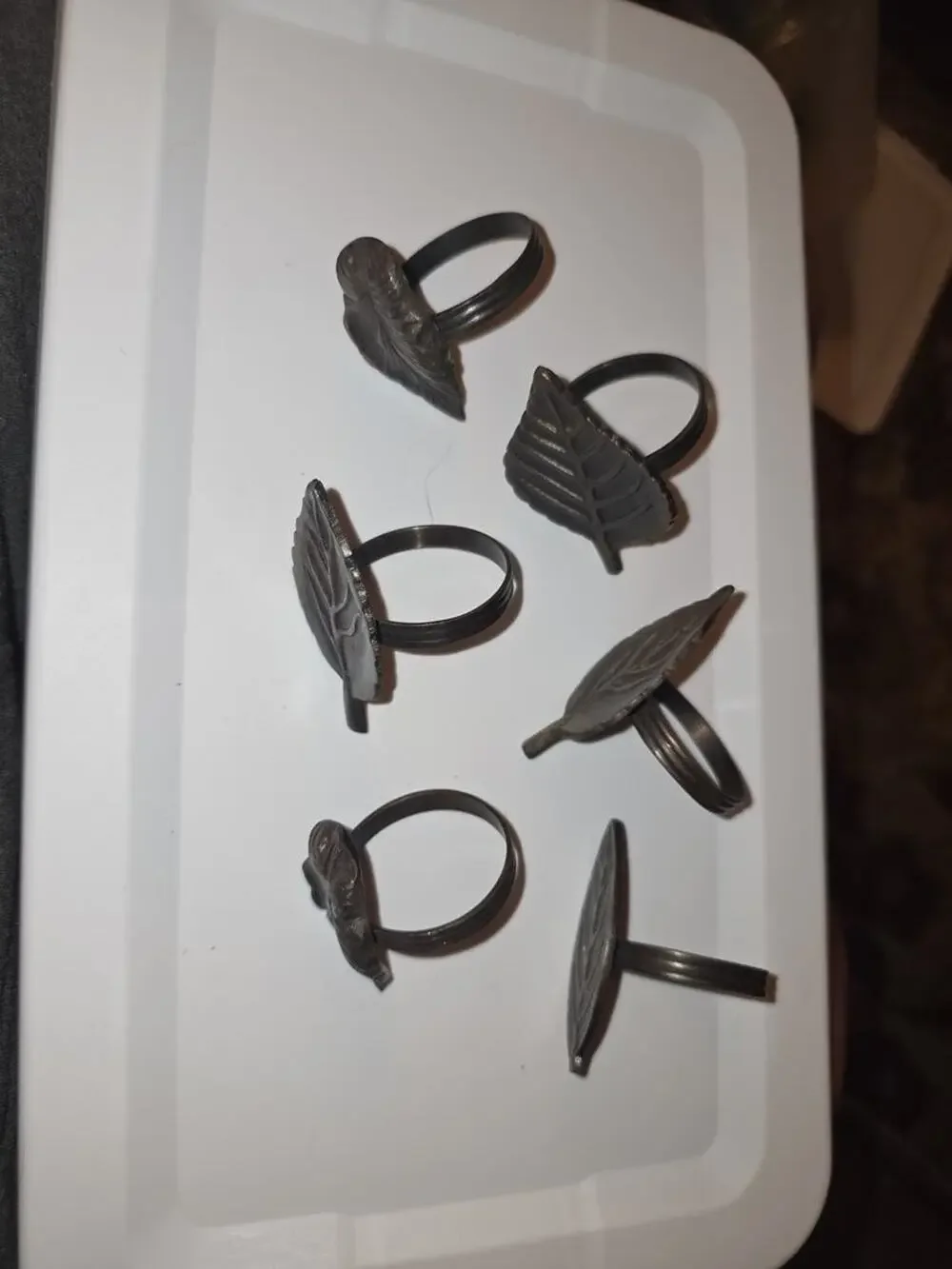 Set of 6 Leaf Design Metal Napkin Rings
